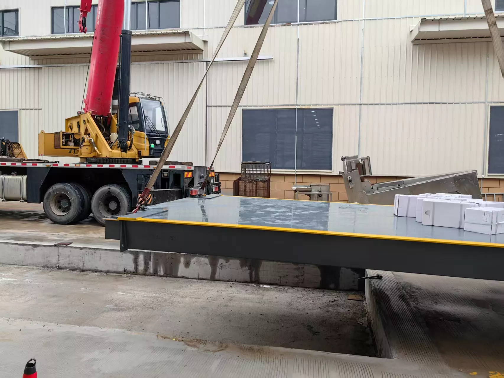 3*8 meters, 60 tons-Installation of weighbridge at the cold storage plant